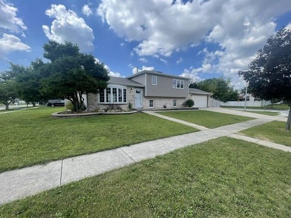 793 SIX PINES Drive , Romeoville, IL 60446