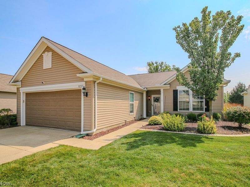 9237 Unionville Drive, North Ridgeville, OH 44039 Photo 2