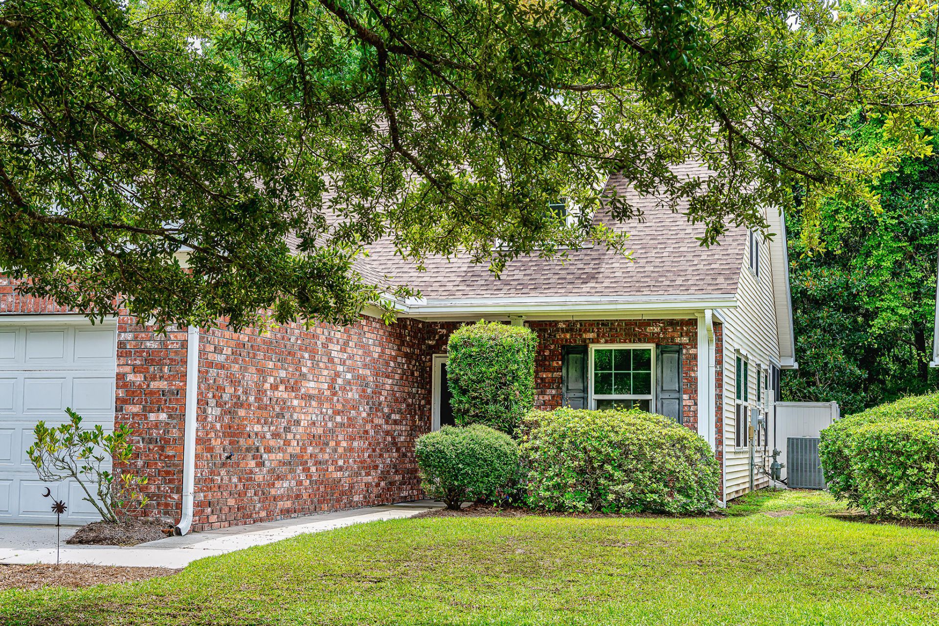 1515 Royal Colony Road Photo 4