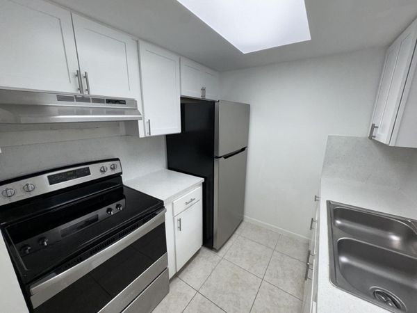 221 SE 3rd Avenue, Unit 6, Boynton Beach, FL 33435