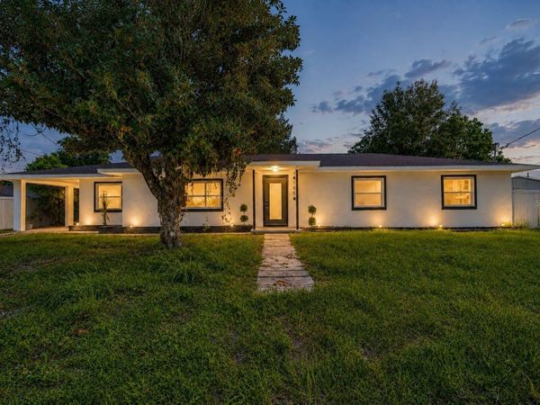 180 N KENTUCKY AVENUE, UMATILLA, FL 32784
