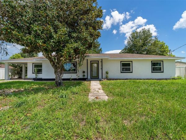 180 N KENTUCKY AVENUE, UMATILLA, FL 32784