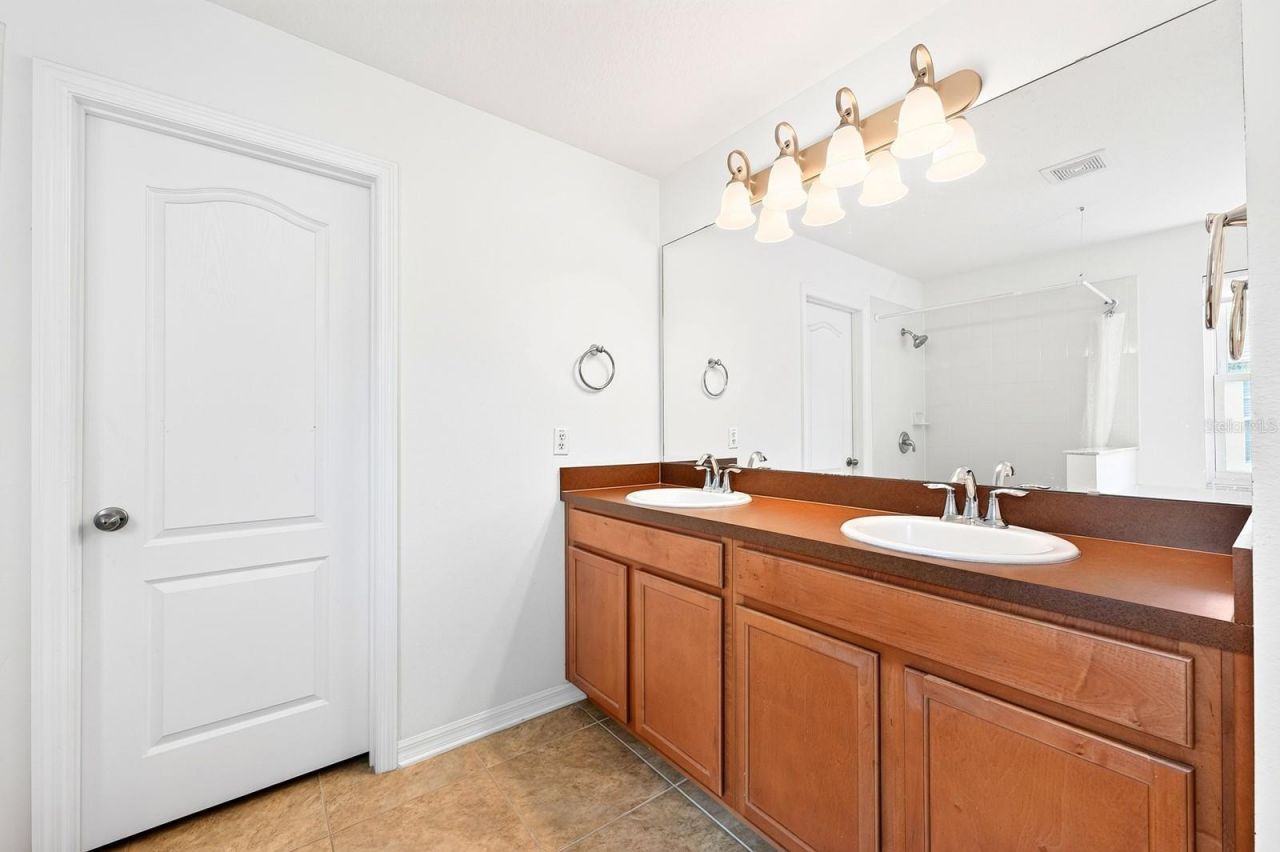 5585 Rutherford Place , Oviedo, FL 32765 Photo