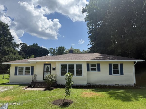 18 White Oak Street, Jacksonville, NC 28540
