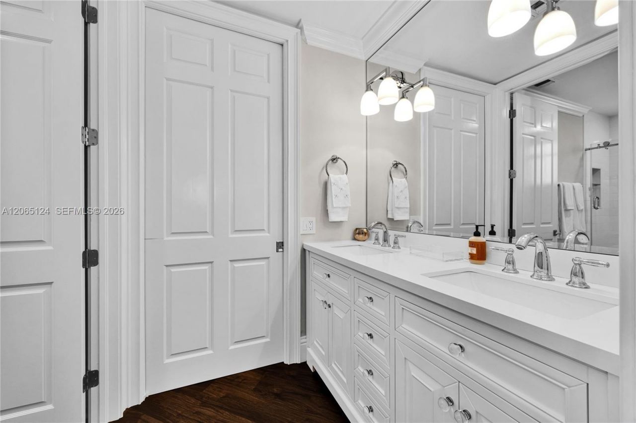 13647 Deering Bay Dr , Unit 142, Coral Gables, FL 33158 Photo