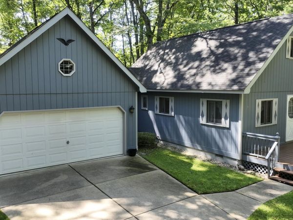 105 Raven Way, Roscommon, MI 48653