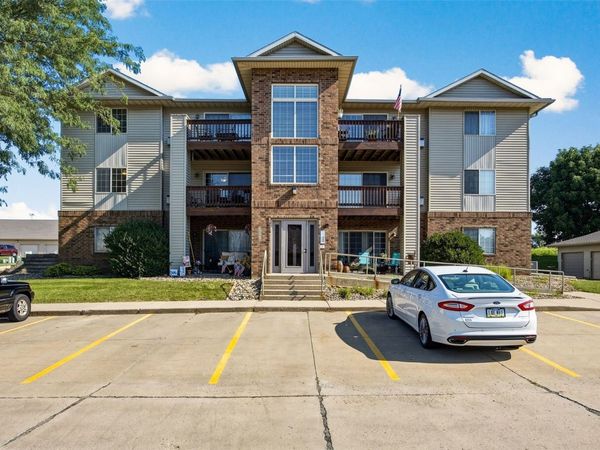 3050 Wilson SW, Unit 5, Cedar Rapids, IA 52404