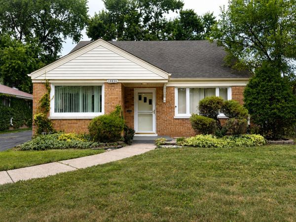 10834 S Keeler Avenue , Oak Lawn, IL 60453