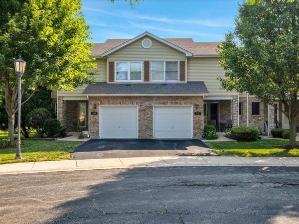 446 S Wenbriar Square , Addison, IL 60101