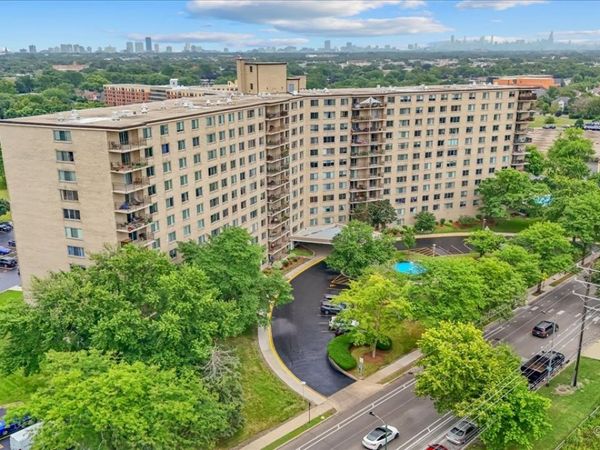 6933 N Kedzie Avenue , Unit 405, Chicago, IL 60645