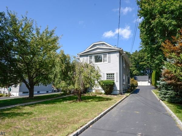 45 Hill St, Midland Park, NJ 07432