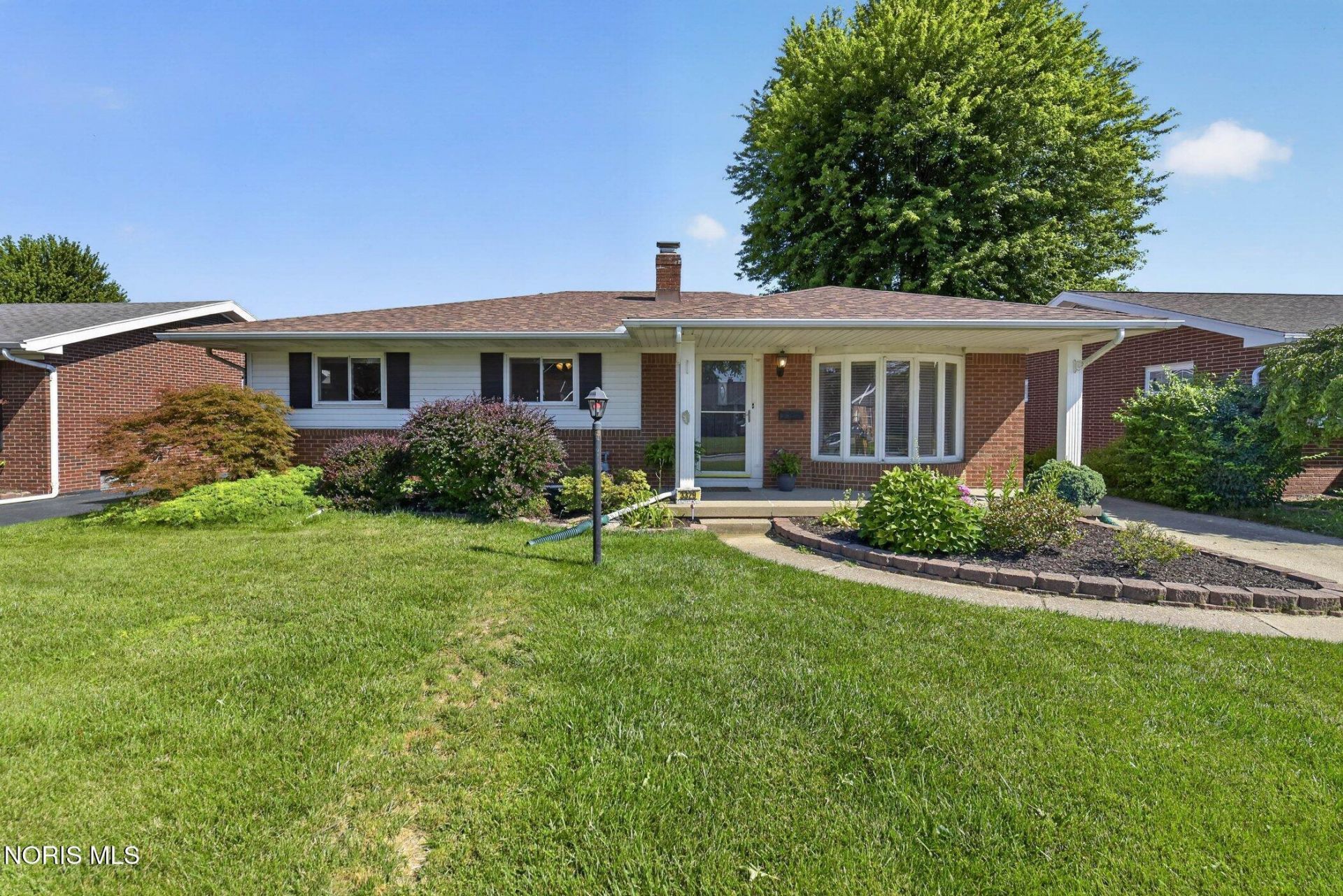 3329 S Eastmoreland Drive, Oregon, OH 43616 Main Photo