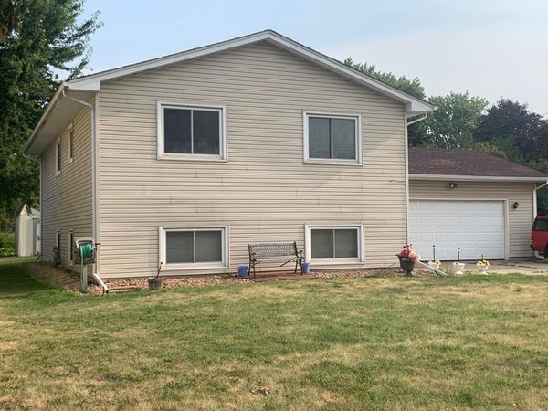 2359 17th Avenue E, North Saint Paul, MN 55109