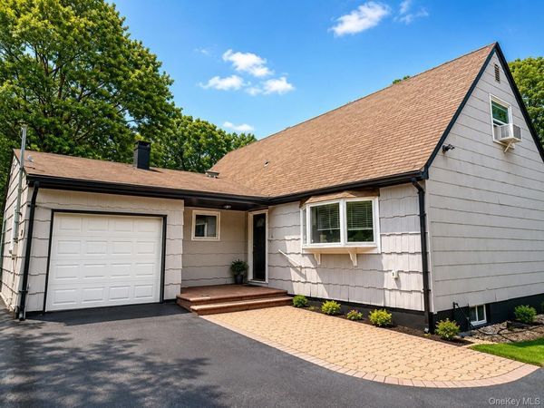 188 West End Avenue , Shirley, NY 11967