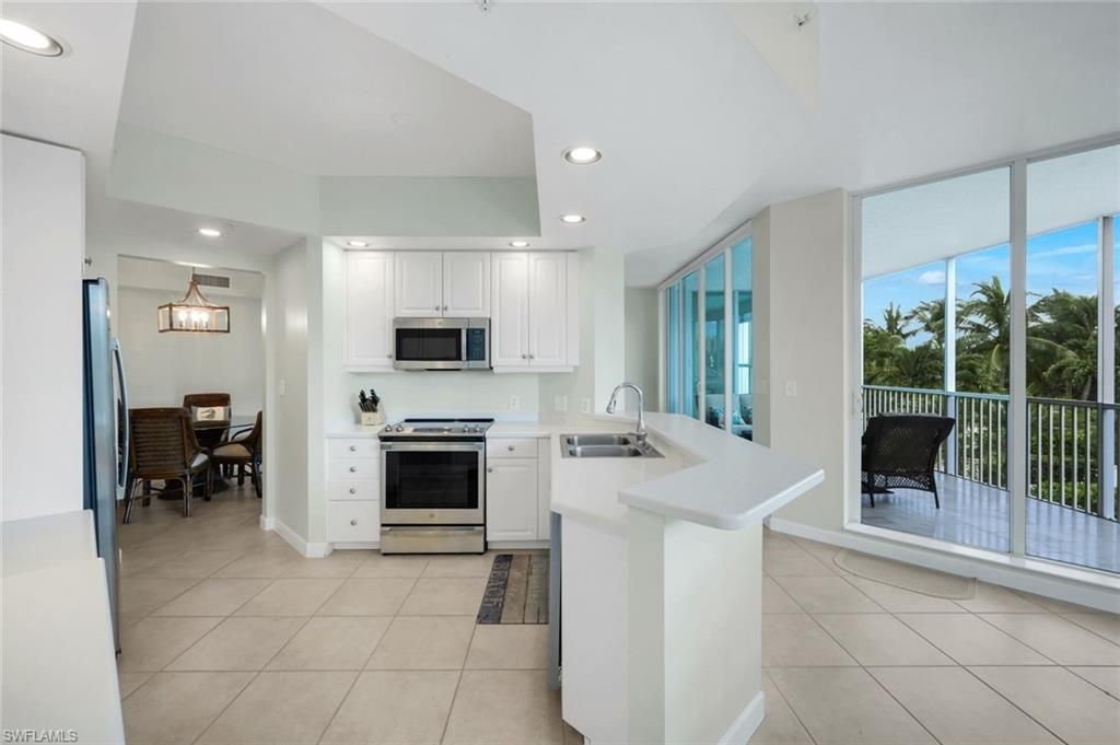 300 Dunes Blvd, Unit 203, Naples, FL 34110 Photo
