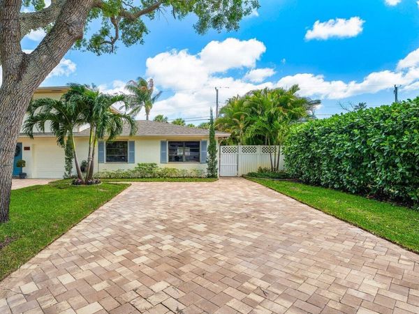2103 N Palm Circle, North Palm Beach, FL 33408