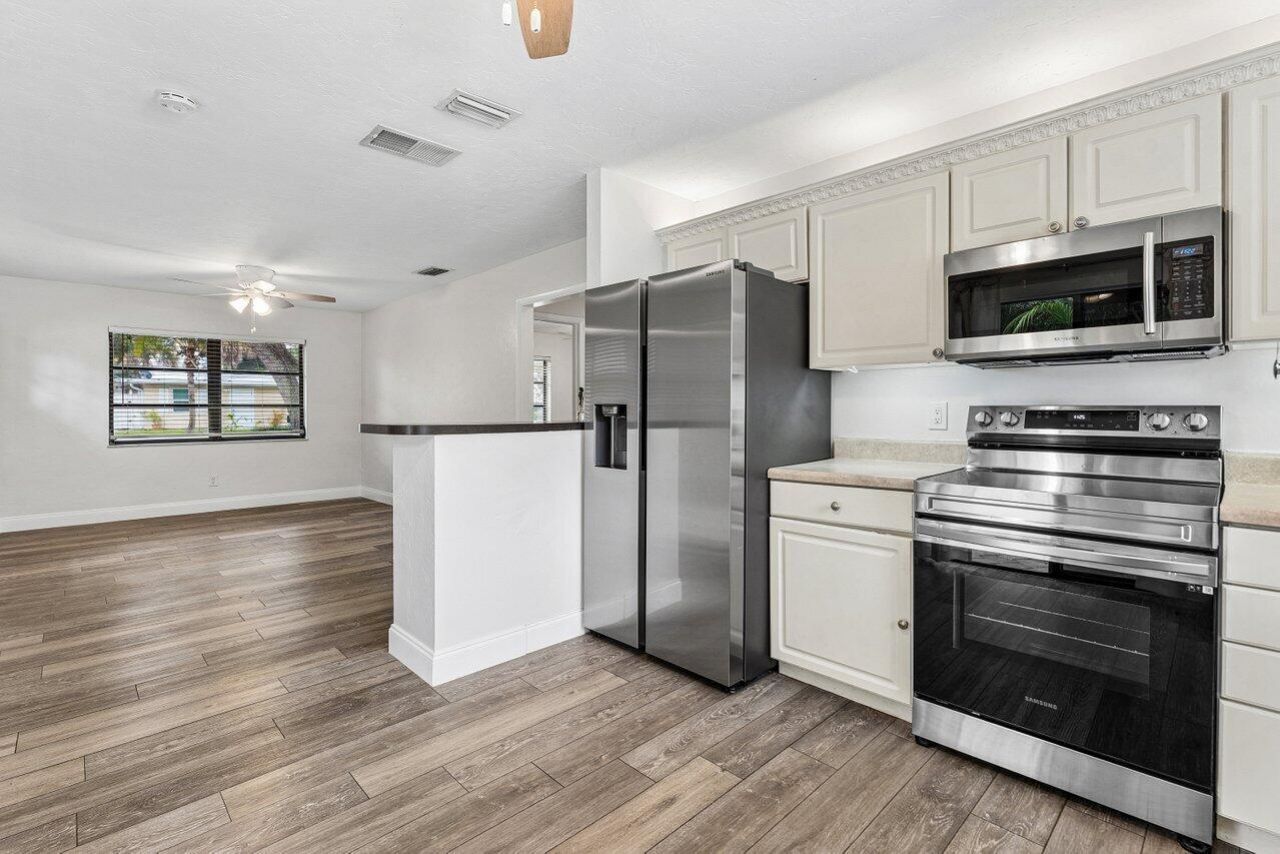 2103 N Palm Circle, North Palm Beach, FL 33408 Photo