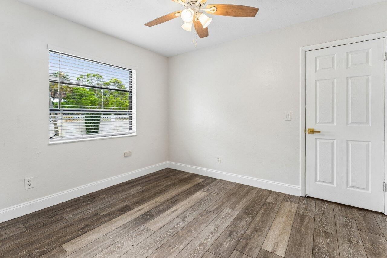 2103 N Palm Circle, North Palm Beach, FL 33408 Photo