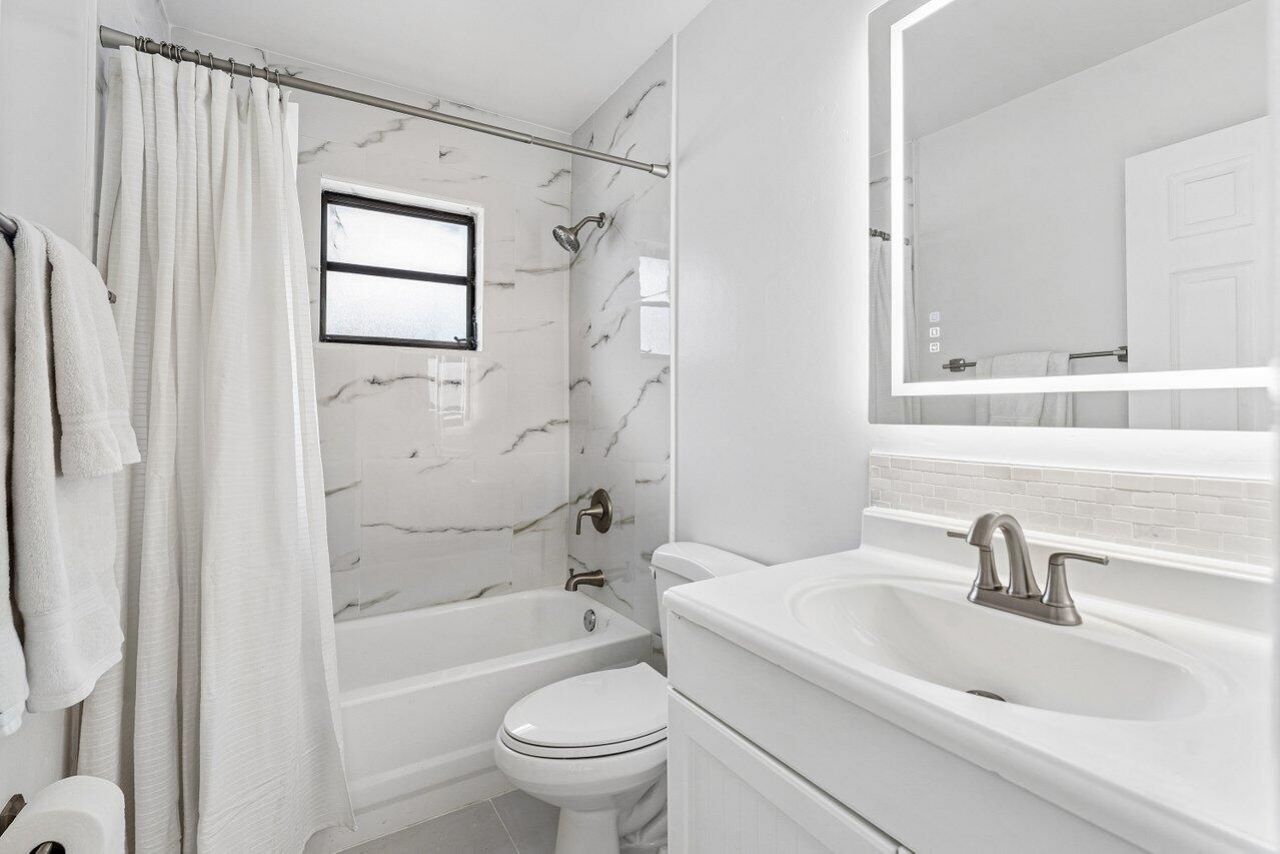 2103 N Palm Circle, North Palm Beach, FL 33408 Photo