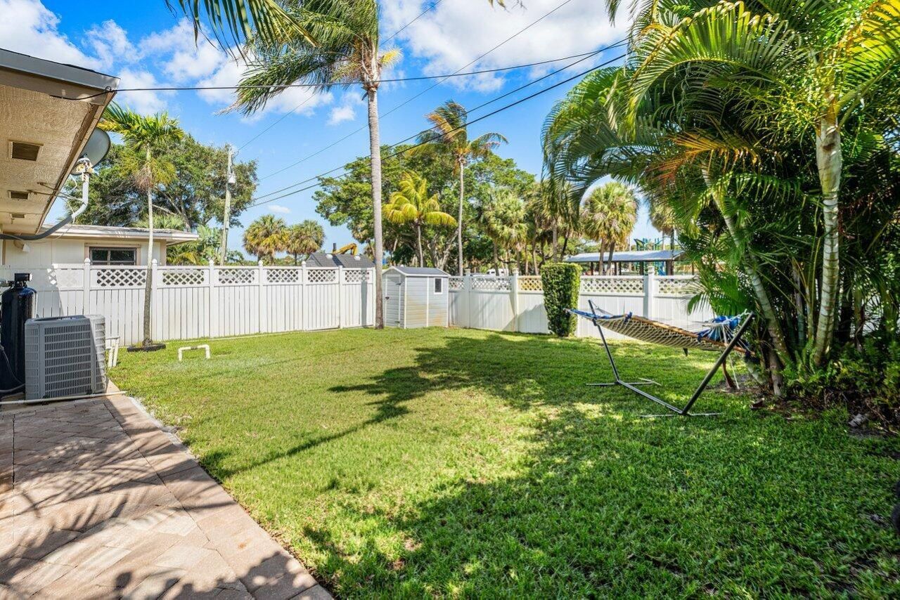 2103 N Palm Circle, North Palm Beach, FL 33408 Photo