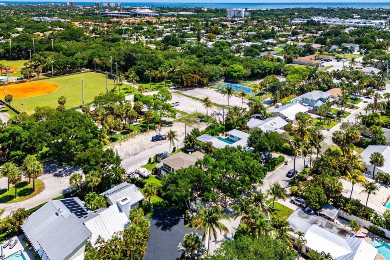 2103 N Palm Circle, North Palm Beach, FL 33408 Photo
