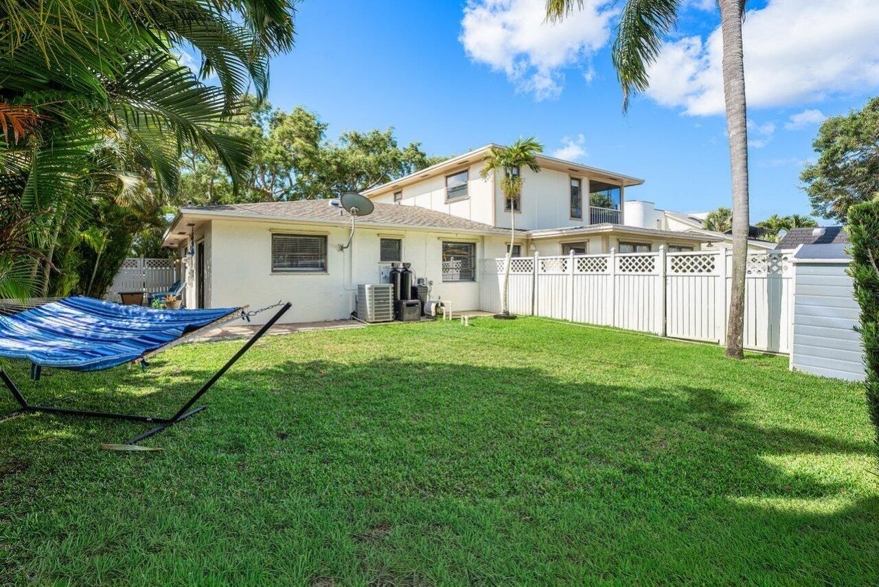 2103 N Palm Circle, North Palm Beach, FL 33408 Photo