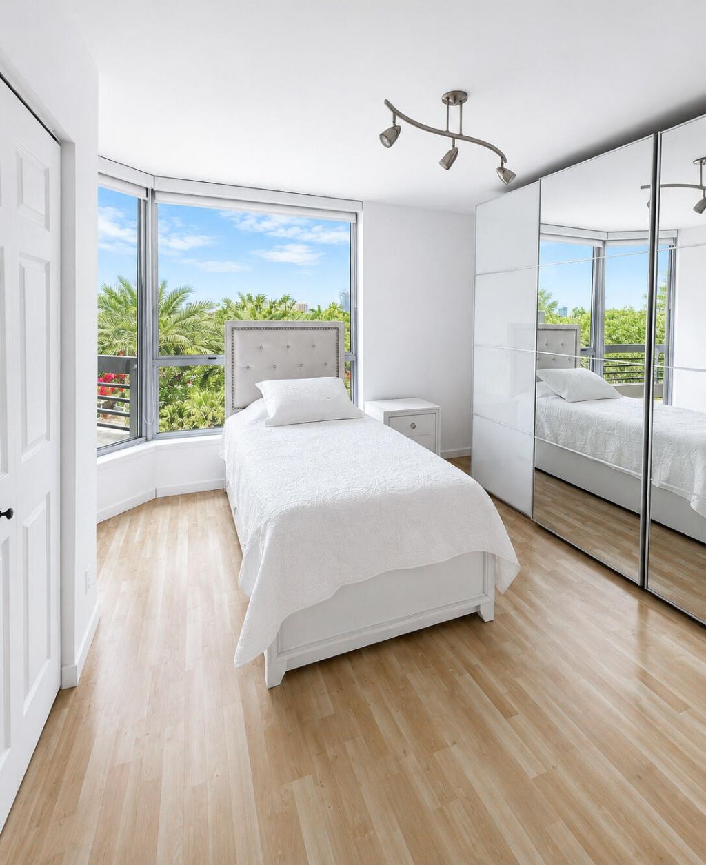 3600 Mystic Pointe Drive, Unit 608, Aventura, FL 33180 Photo