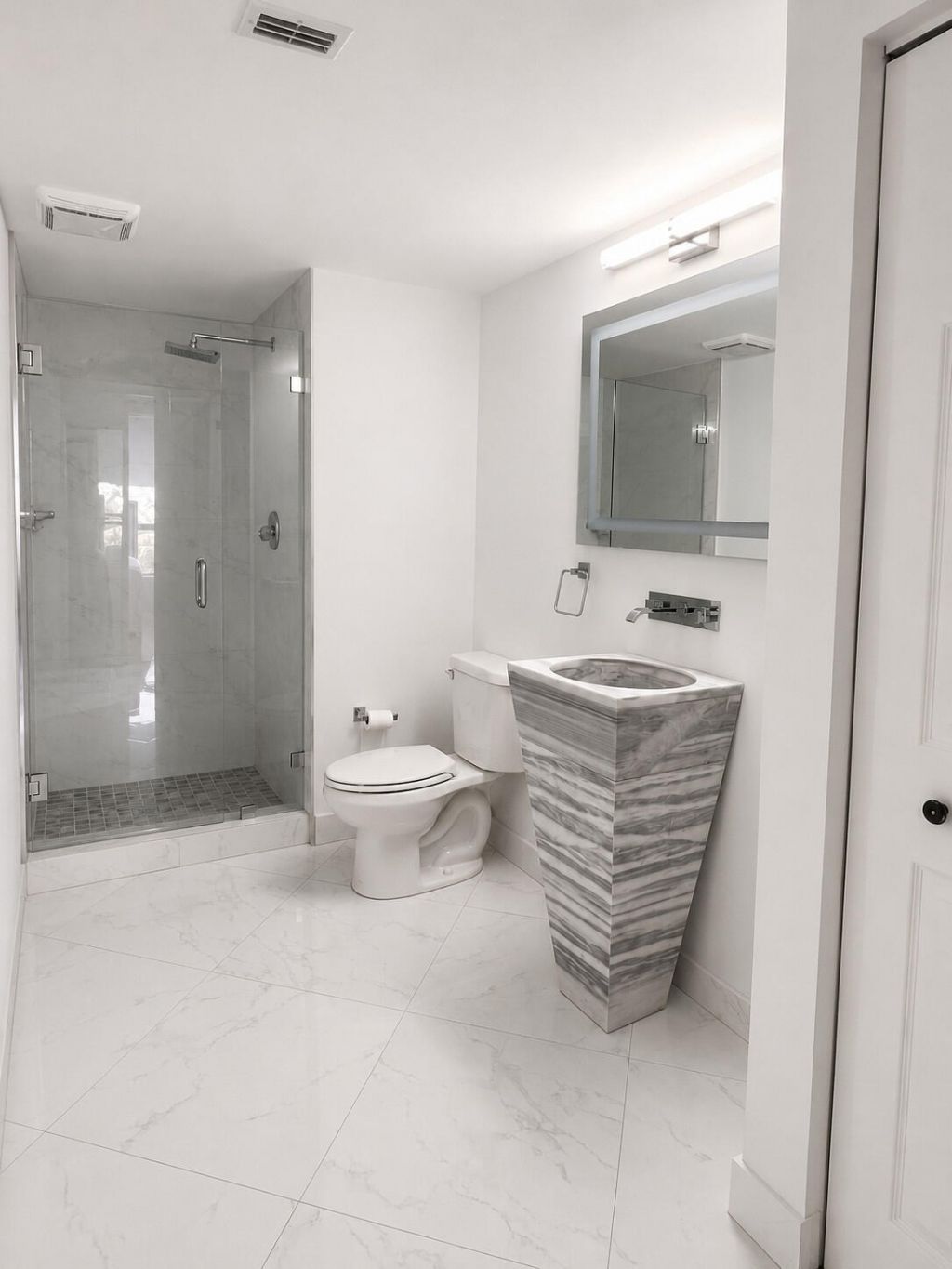 3600 Mystic Pointe Drive, Unit 608, Aventura, FL 33180 Photo