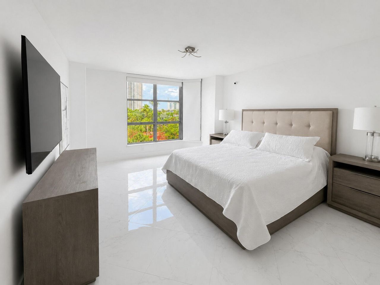 3600 Mystic Pointe Drive, Unit 608, Aventura, FL 33180 Photo