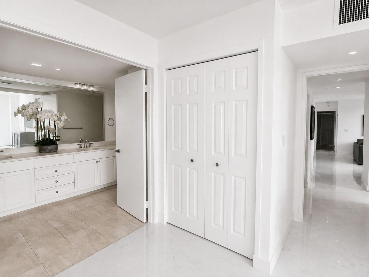 3600 Mystic Pointe Drive, Unit 608, Aventura, FL 33180 Photo