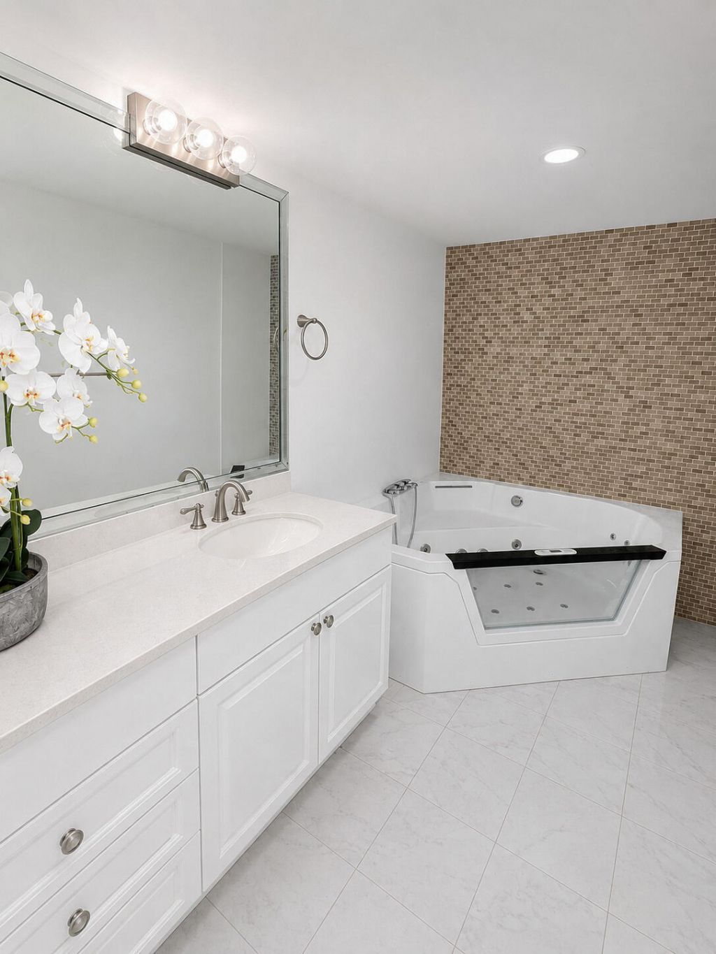 3600 Mystic Pointe Drive, Unit 608, Aventura, FL 33180 Photo