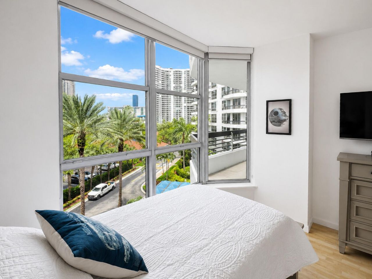 3600 Mystic Pointe Drive, Unit 608, Aventura, FL 33180 Photo