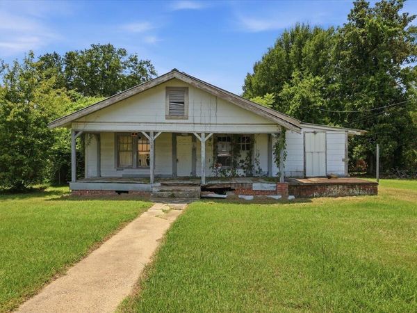 106 W Bell Ave., Mendenhall, MS 39114