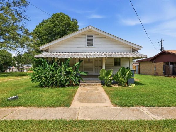 109 W Bell Ave., Mendenhall, MS 39114