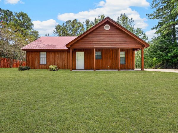 61 Pinehills Dr., Collins, MS 39428