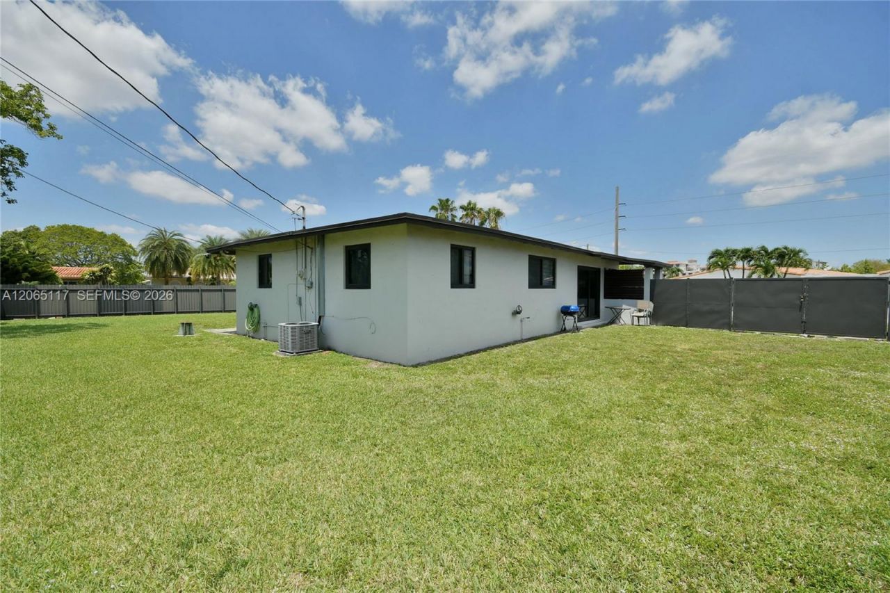 8350 SW 12th Ter, Miami, FL 33144 Photo