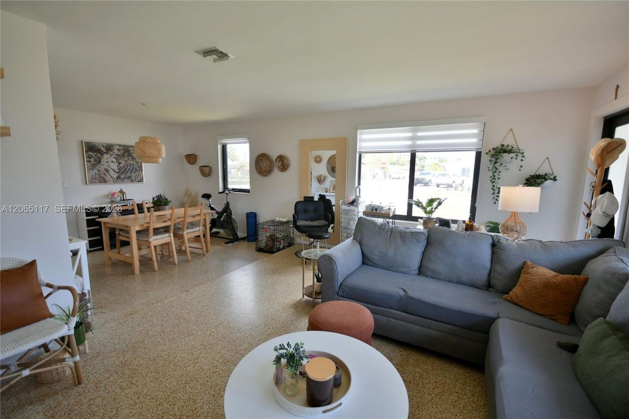 8350 SW 12th Ter, Miami, FL 33144 Photo