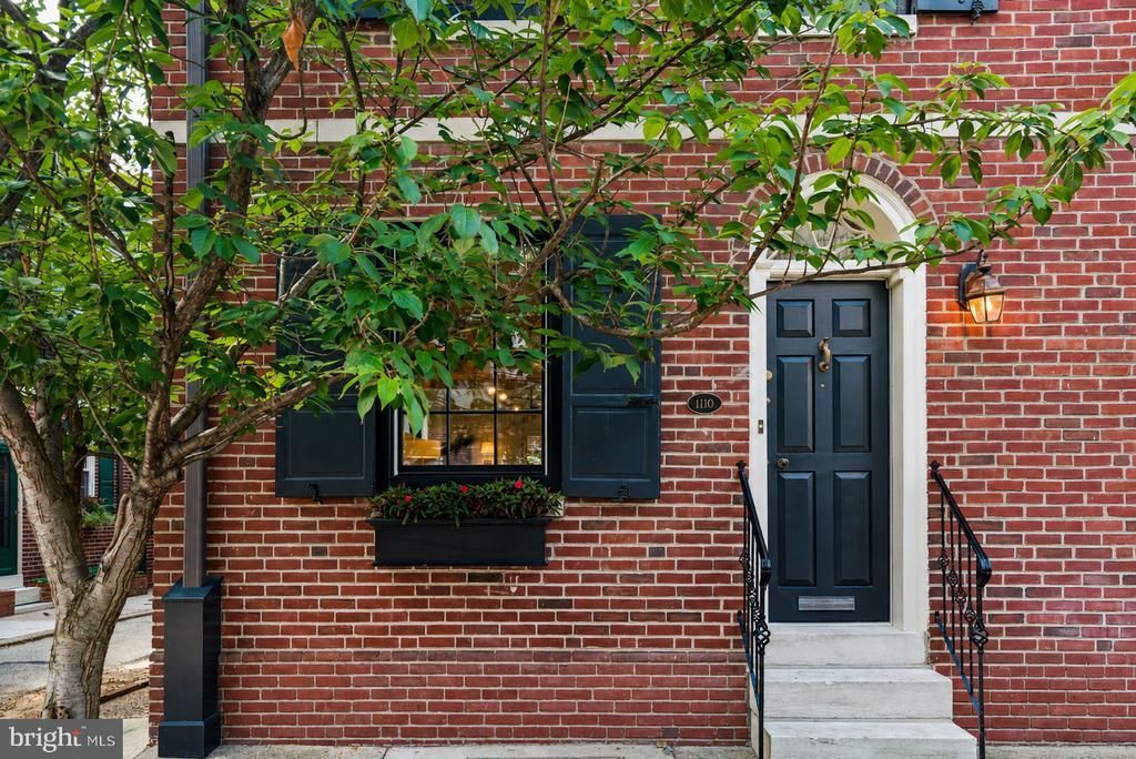 1110 Waverly Street, Philadelphia, PA 19147 Main Photo