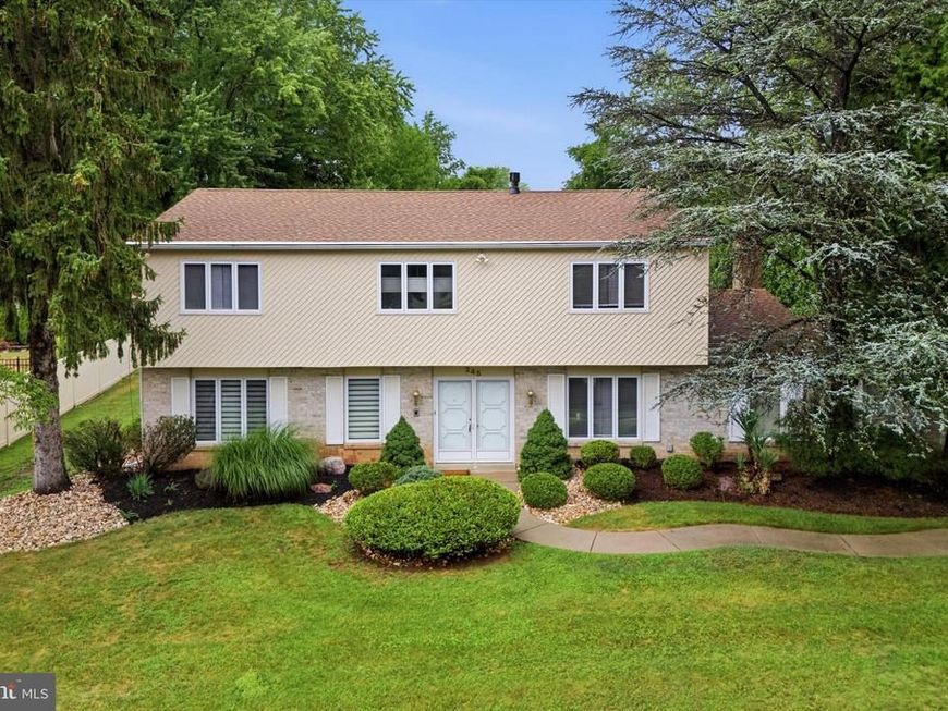 245 Toll Drive, Southampton, PA 18966 Main Photo