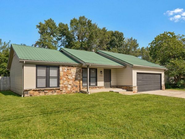 2520 S Fort Avenue , Springfield, MO 65807