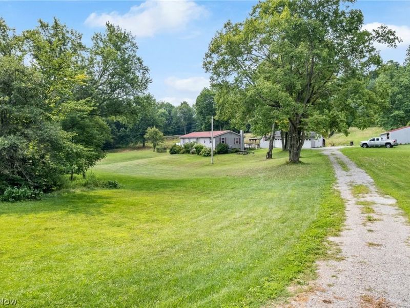 6737 Maplehurst Avenue SE, East Sparta, OH 44626 Photo 2