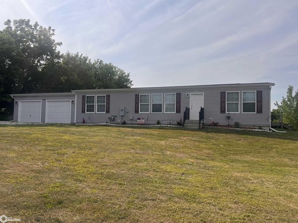 2151 Rosebrier Drive, Fairfield, IA 52556