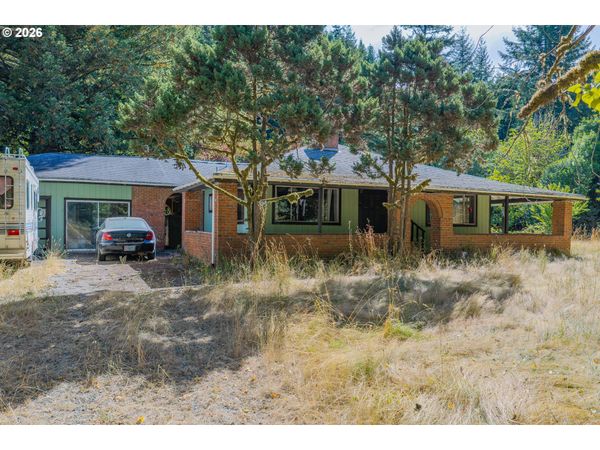 48638 DEMENT CREEK RD, Myrtle Point, OR 97458