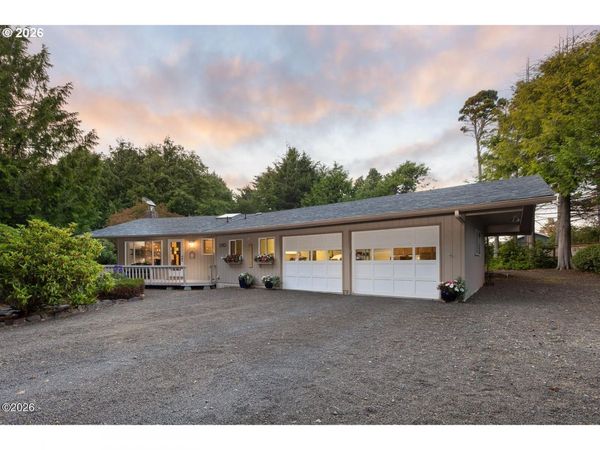 130 TILLICUM ST, Depoe Bay, OR 97341