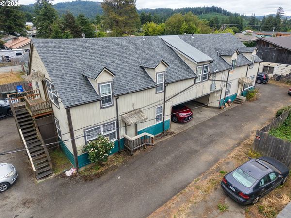 1740 SPRUCE ST, Myrtle Point, OR 97458