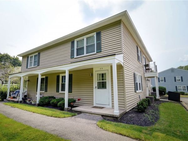 22 Falcon Lane , Fairport, NY 14450