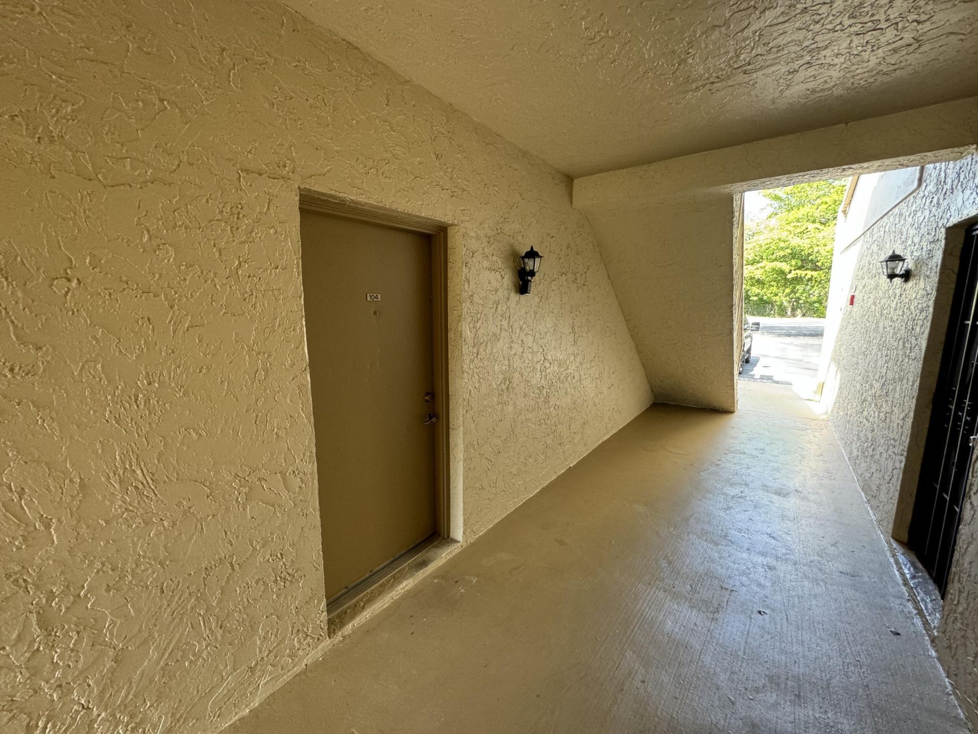 1846 Abbey Road, Unit 104, West Palm Beach, FL 33415 Photo