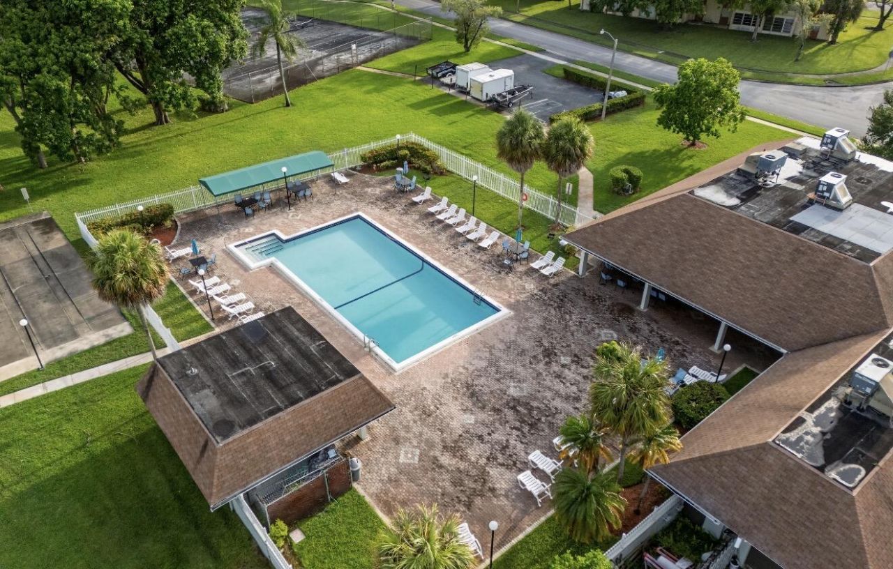 5586 N Lakewood Circle, Unit A, Margate, FL 33063 Photo