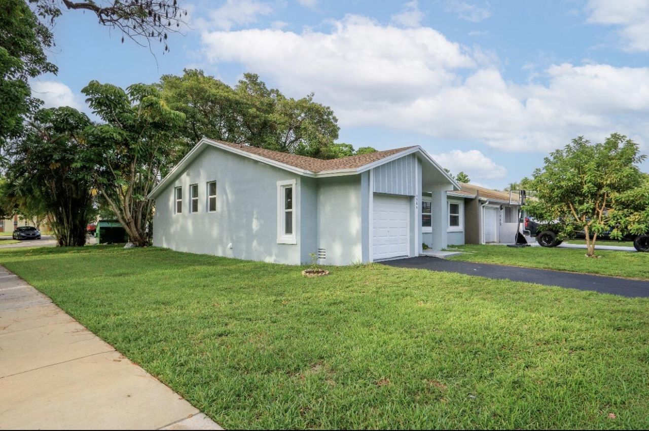 5586 N Lakewood Circle, Unit A, Margate, FL 33063 Photo