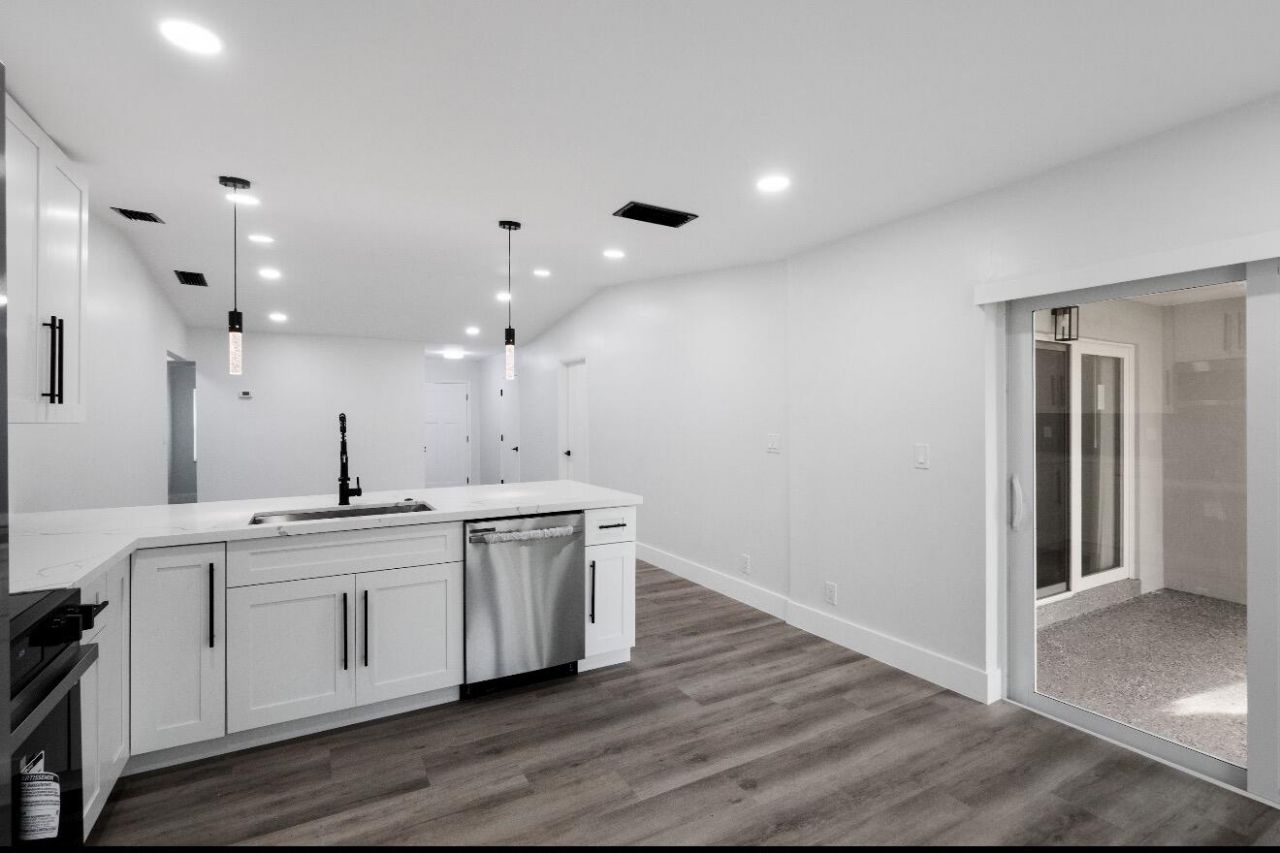 5586 N Lakewood Circle, Unit A, Margate, FL 33063 Photo